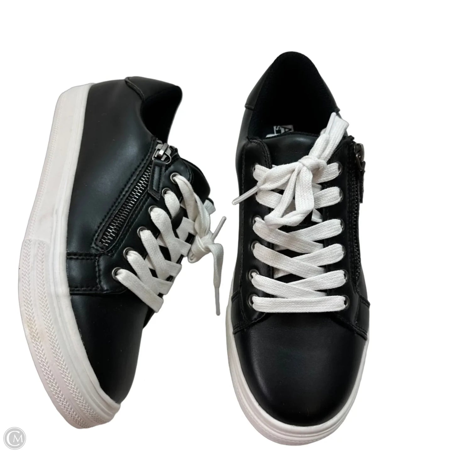 Shoes Sneakers By Clothes Mentor In Black, Size: 7