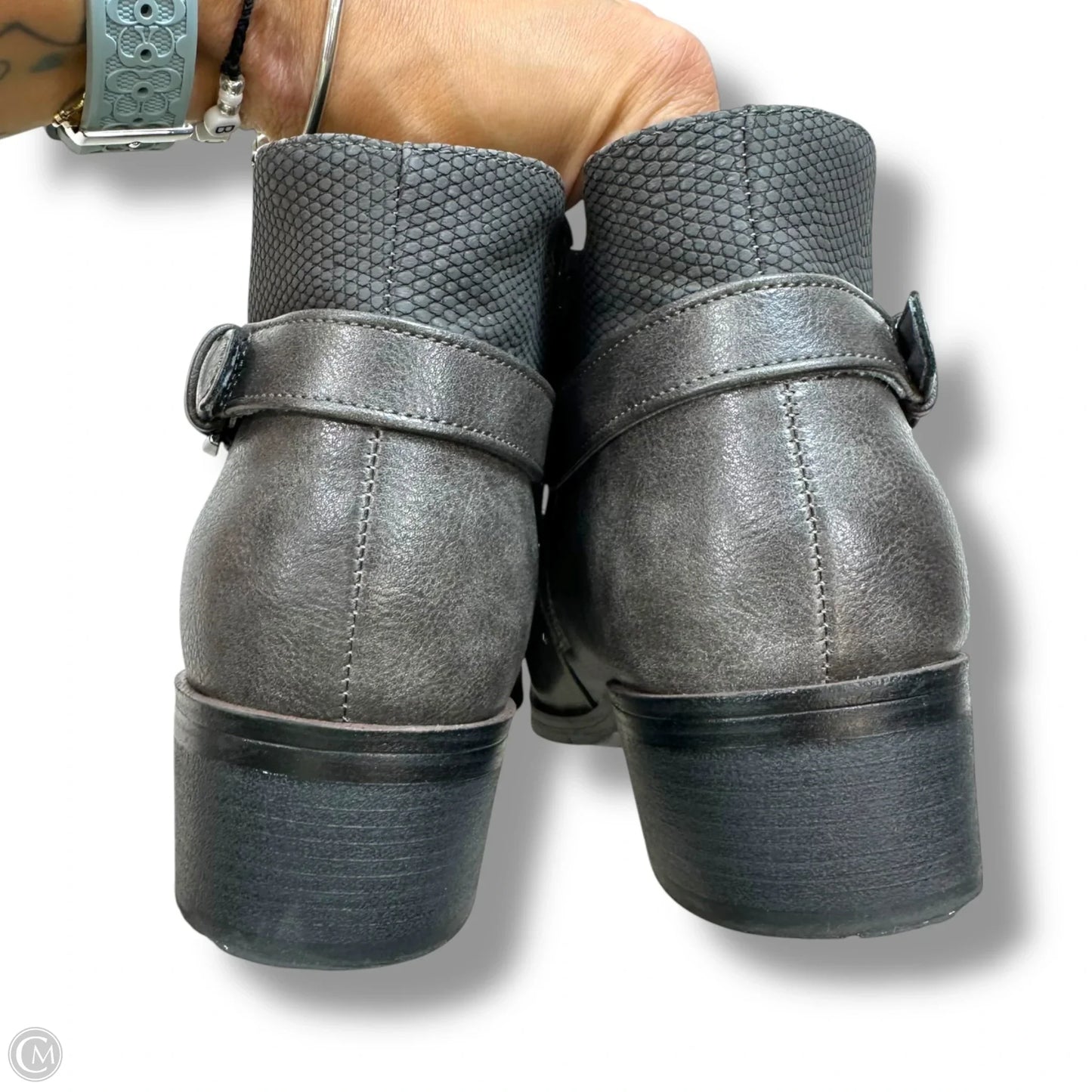 Boots Ankle Flats By Bare Traps In Grey, Size: 9