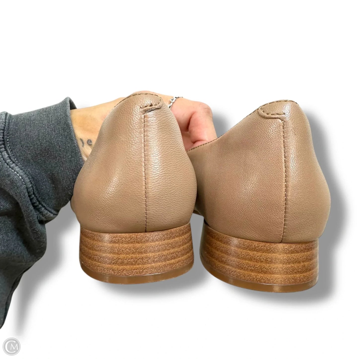 Shoes Flats By Clarks In Tan, Size: 6