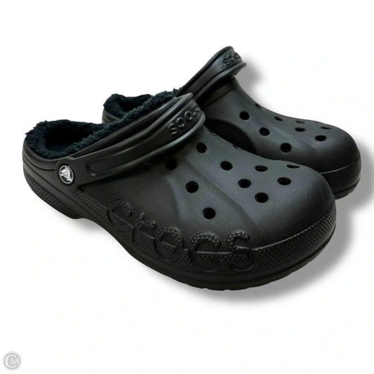 Shoes Flats By Crocs In Black, Size: 10