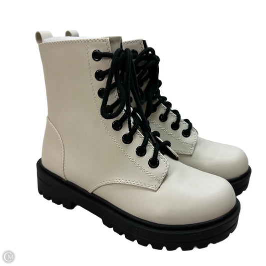 Boots Combat By Soda In White, Size: 8.5