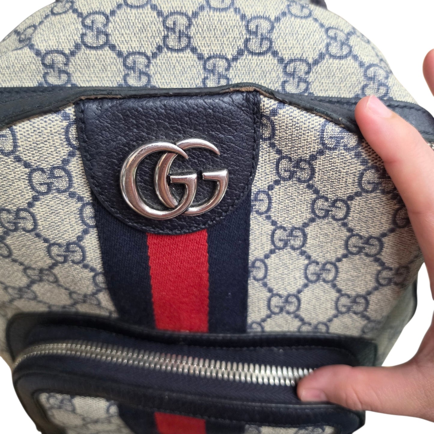 Handbag Luxury Designer By Gucci, Size: Medium