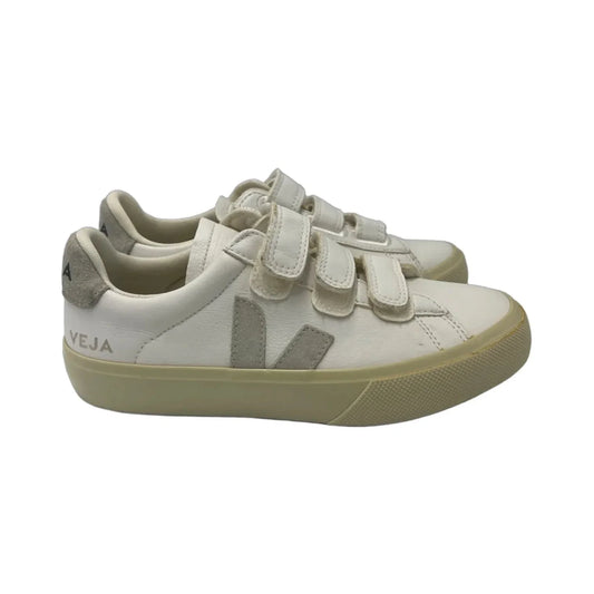 Shoes Sneakers By Veja In White, Size: 5