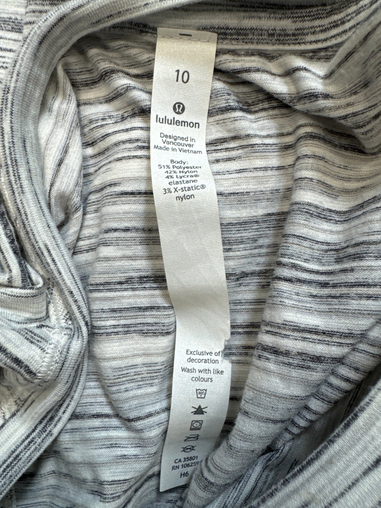 Athletic Top Short Sleeve By Lululemon In Grey & White, Size: M