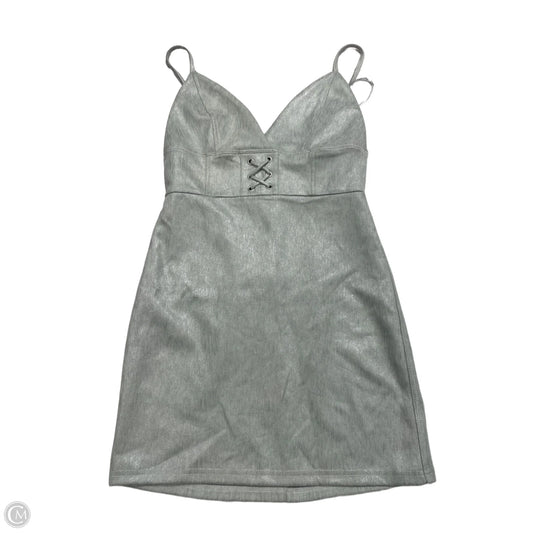 Dress Casual Short By Honey Punch In Silver, Size: M