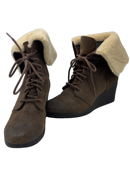 Boots Designer By UGG In Brown, Size: 10