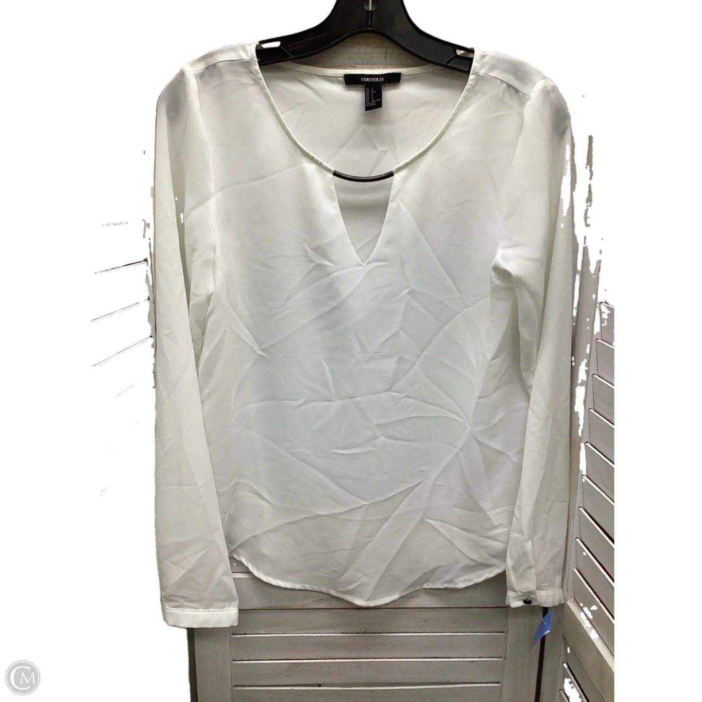 Top Long Sleeve By Forever 21 In White, Size: S