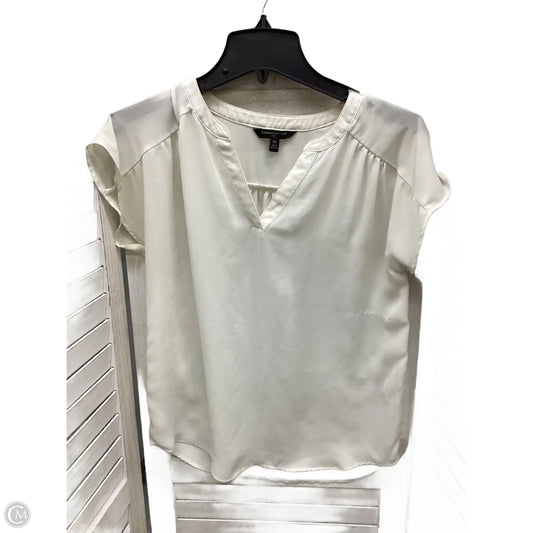 Top Short Sleeve By Banana Republic In Ivory, Size: Xs