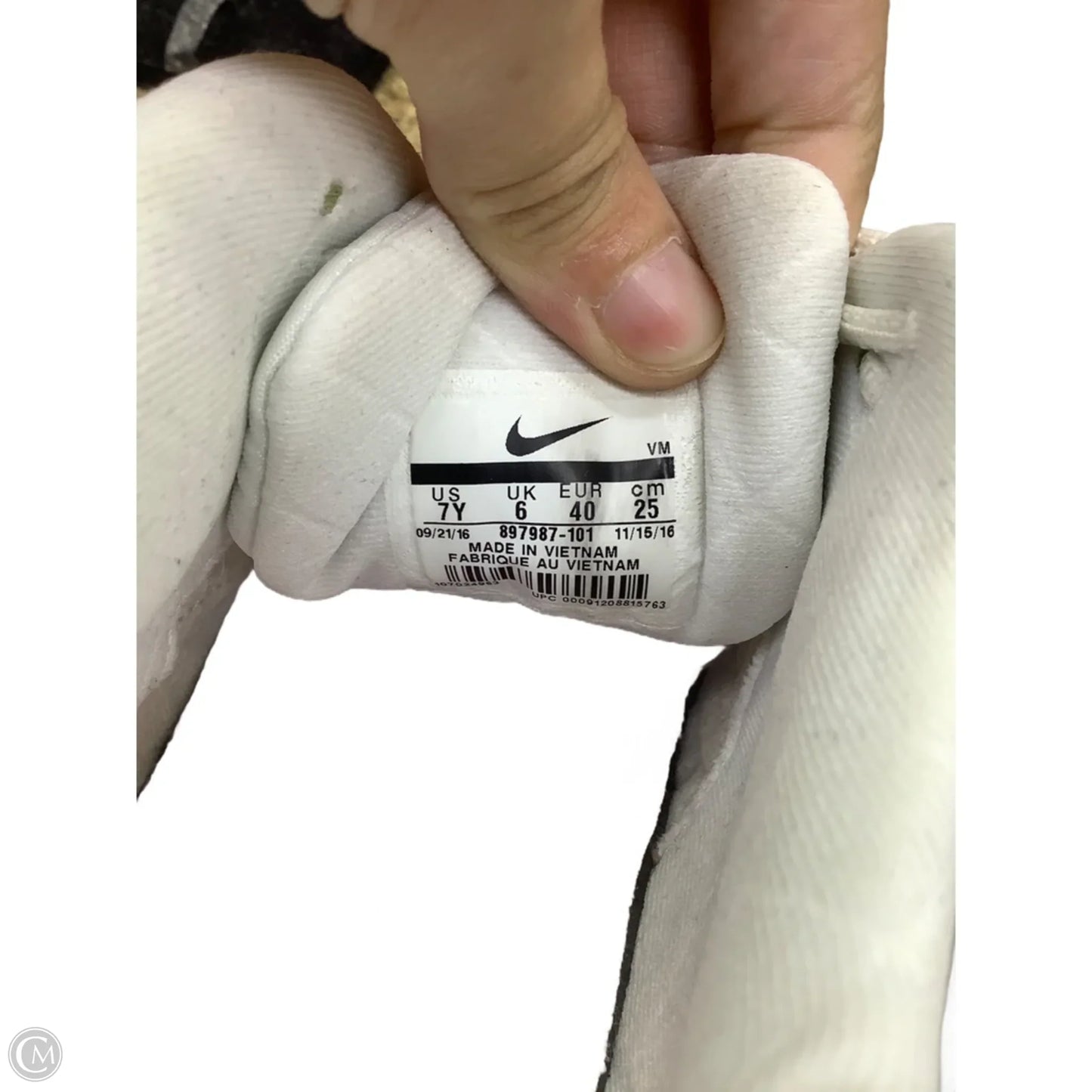 Shoes Athletic By Nike In White, Size: 7