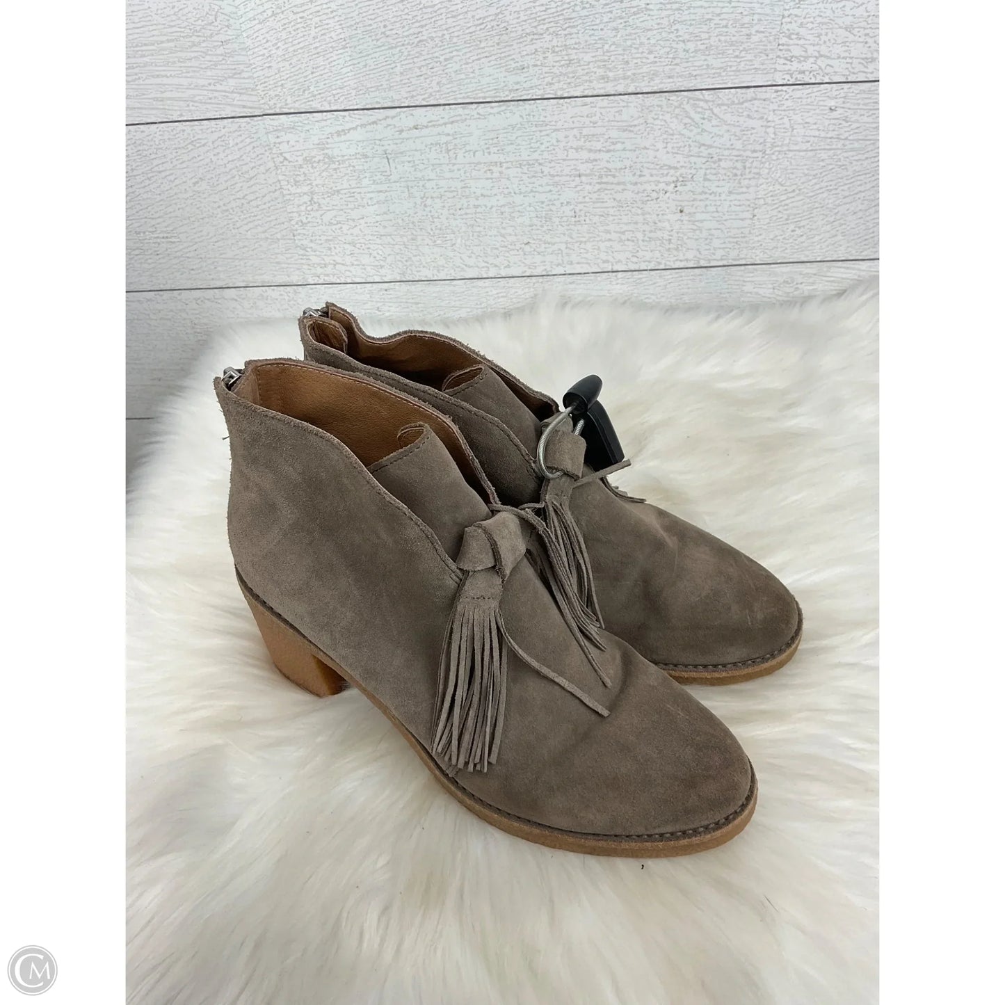 Shoes Designer By Ugg In Grey, Size: 9.5