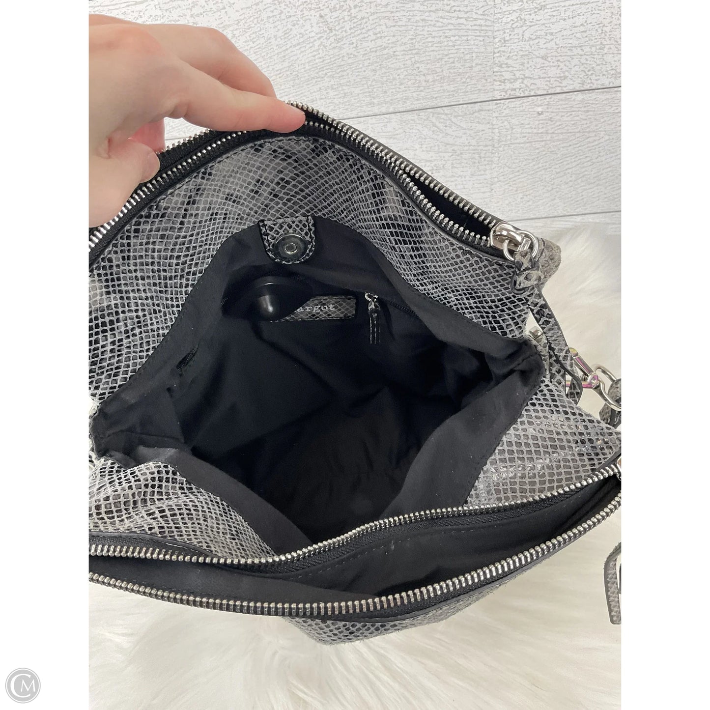 Crossbody By Margot, Size: Medium