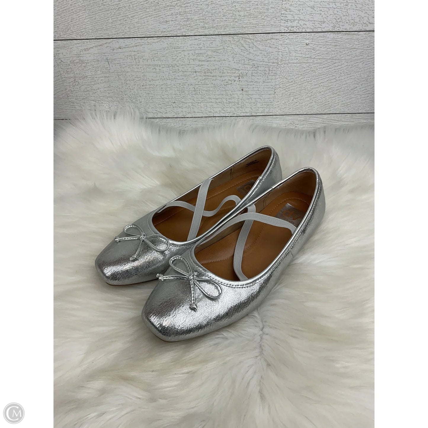 Shoes Flats By Dolce Vita In Silver, Size: 9