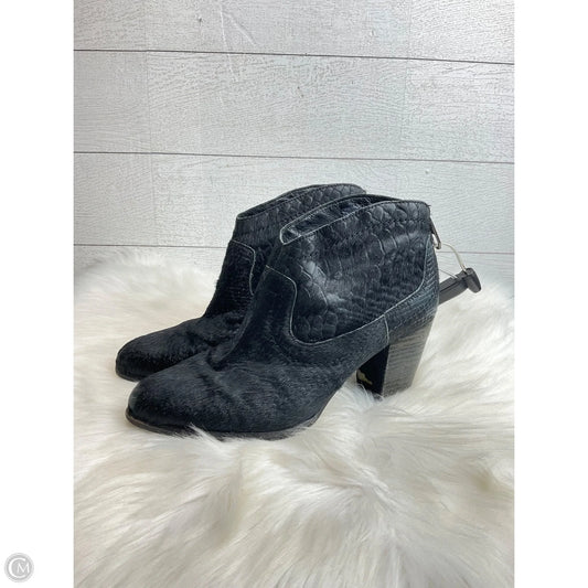 Boots Designer By Ugg In Black, Size: 8