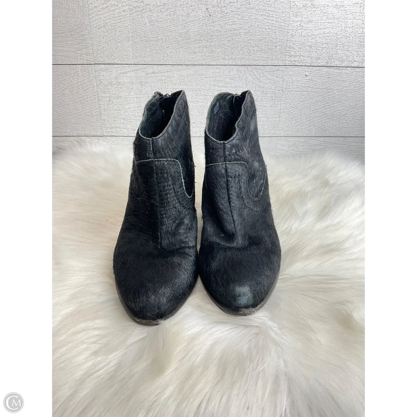 Boots Designer By Ugg In Black, Size: 8