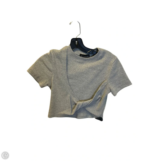 Top Short Sleeve By Pretty Little Thing In Grey, Size: S