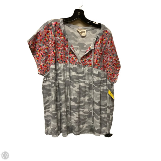 Top Short Sleeve By Savanna Jane In Grey, Size: 2x