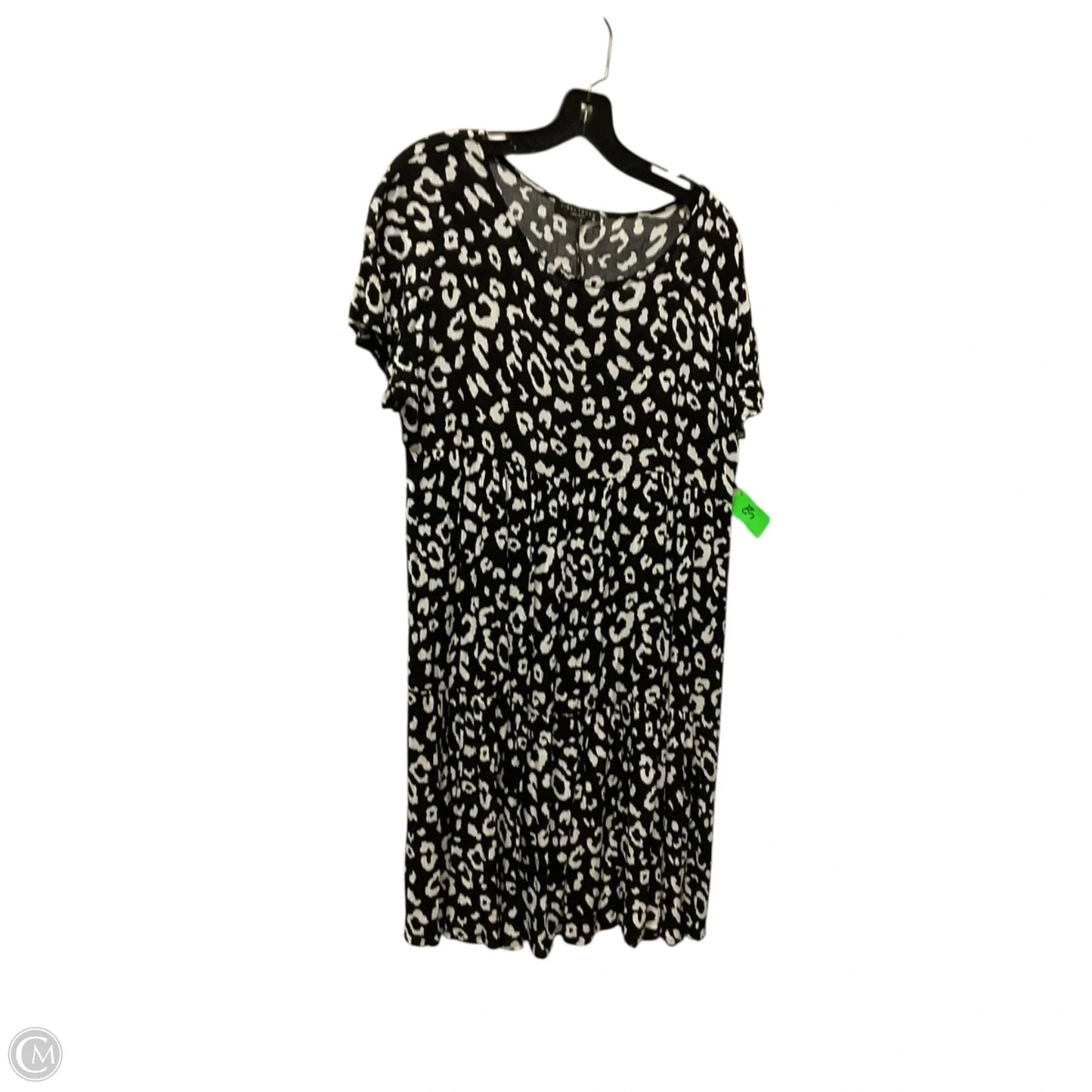 Dress Casual Short By Final Touch In Black & White, Size: M