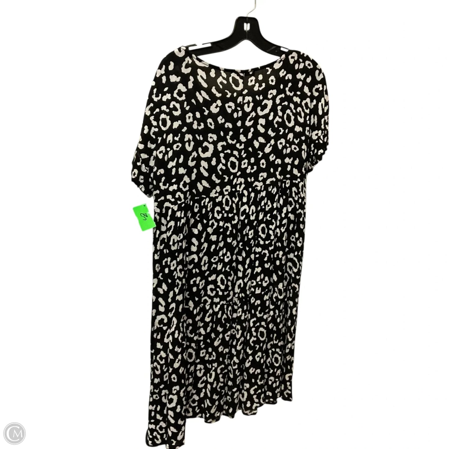 Dress Casual Short By Final Touch In Black & White, Size: M