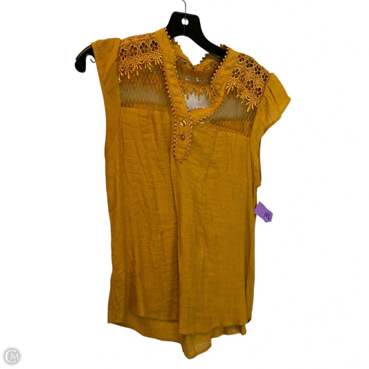 Top Short Sleeve By Sweet Wanderer In Yellow, Size: Xl