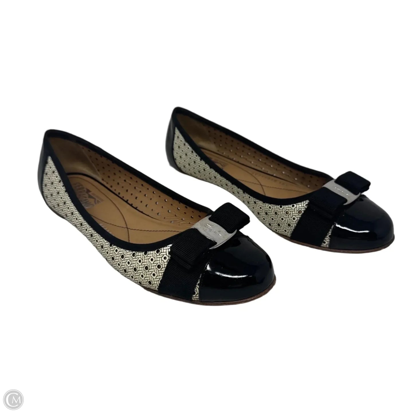 Varina Cap Toe Flats Shoes Luxury Designer By Ferragamo In Black & Cream, Size: 10.5