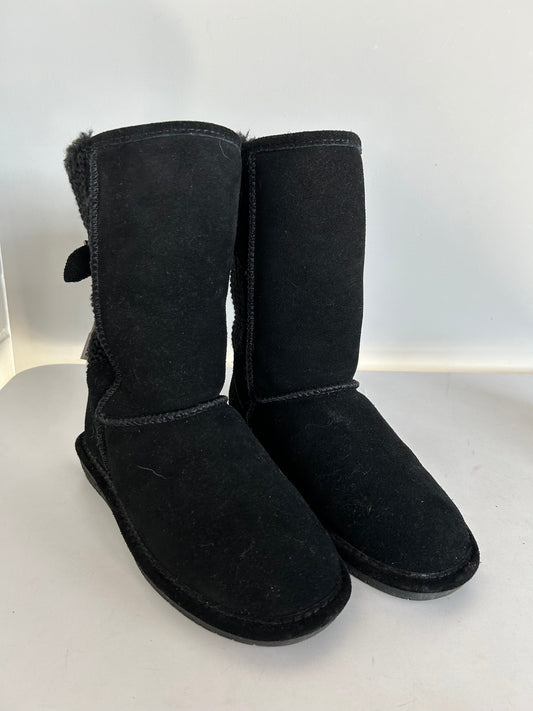 Boots Mid-calf Flats By Bearpaw In Black, Size: 8