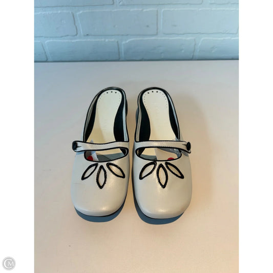 Shoes Flats By Gianni Bini In Black & White, Size: 6
