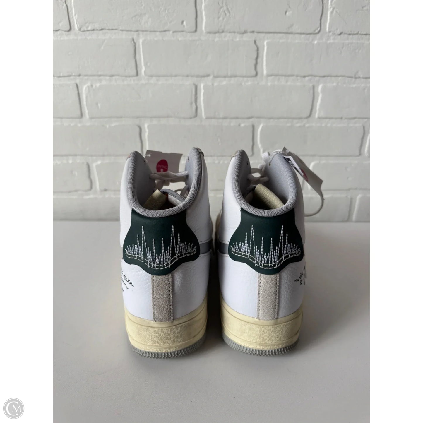 Shoes Athletic By Nike In Grey & White, Size: 11