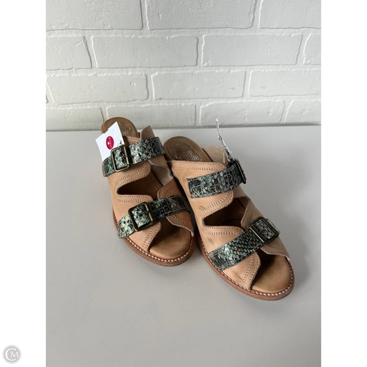 Sandals Heels Block By Freebird In Green & Tan, Size: 10