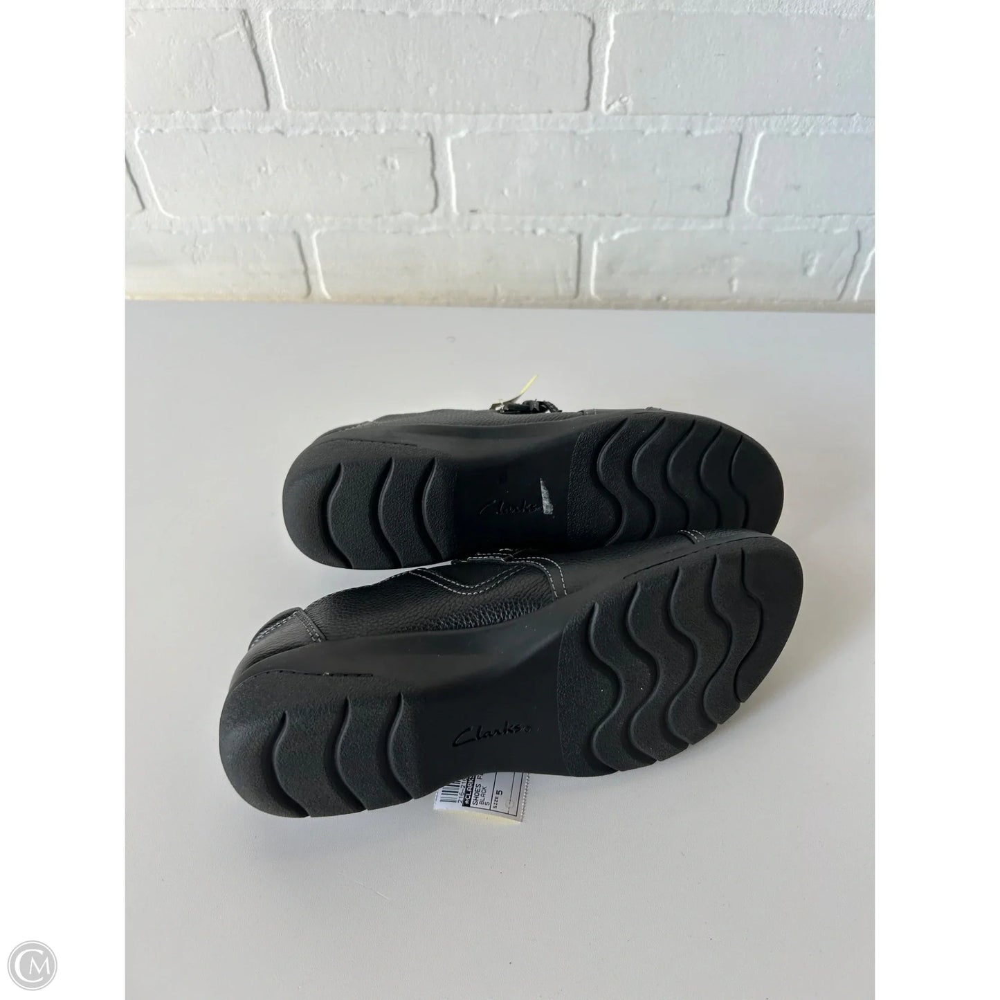 Shoes Flats By Clarks In Black, Size: 5