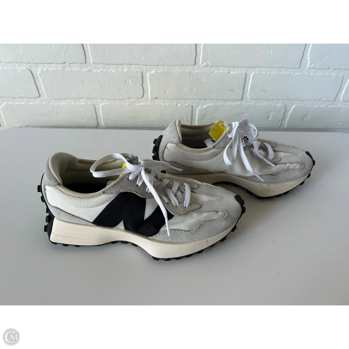 Shoes Athletic By New Balance In Black & White, Size: 6