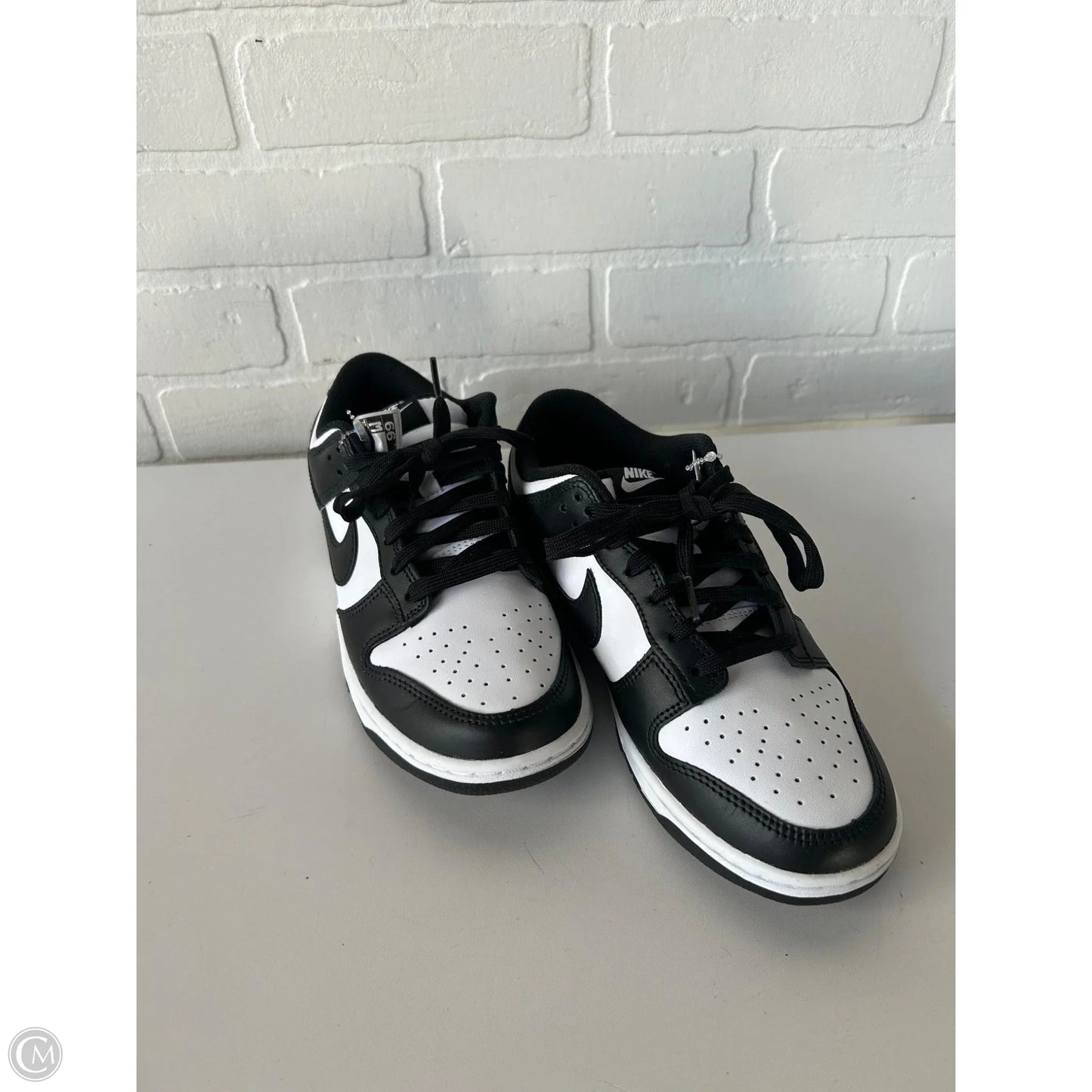 Shoes Athletic By Nike In Black & White, Size: 8.5