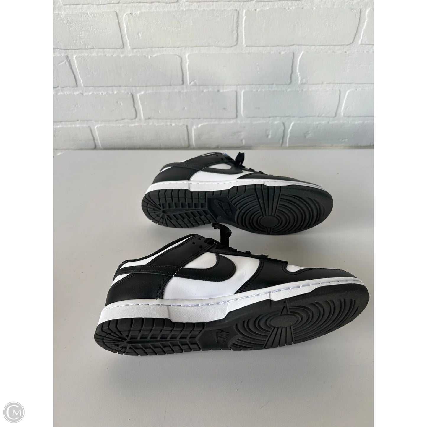 Shoes Athletic By Nike In Black & White, Size: 8.5