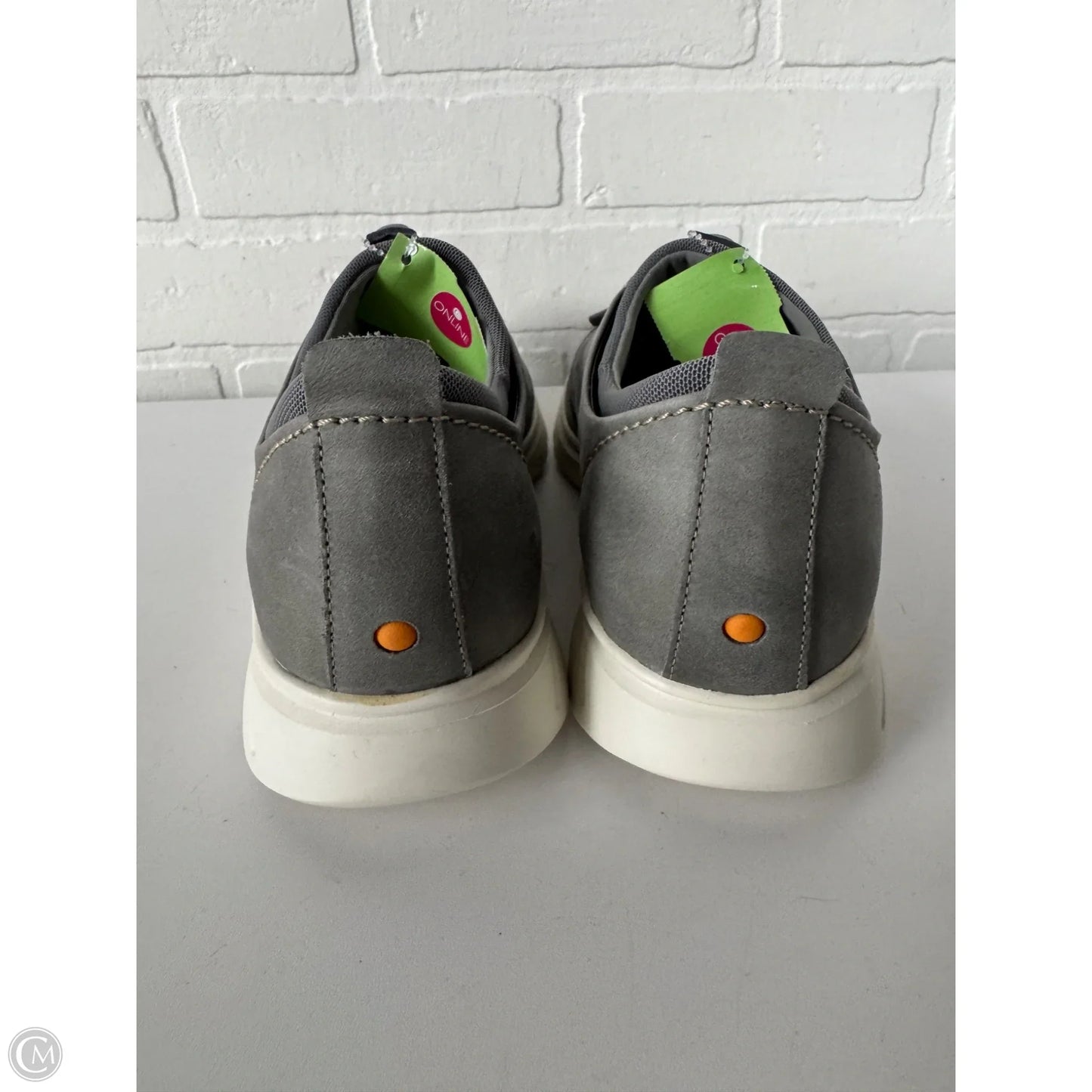 Shoes Flats By Clothes Mentor In Grey, Size: 9