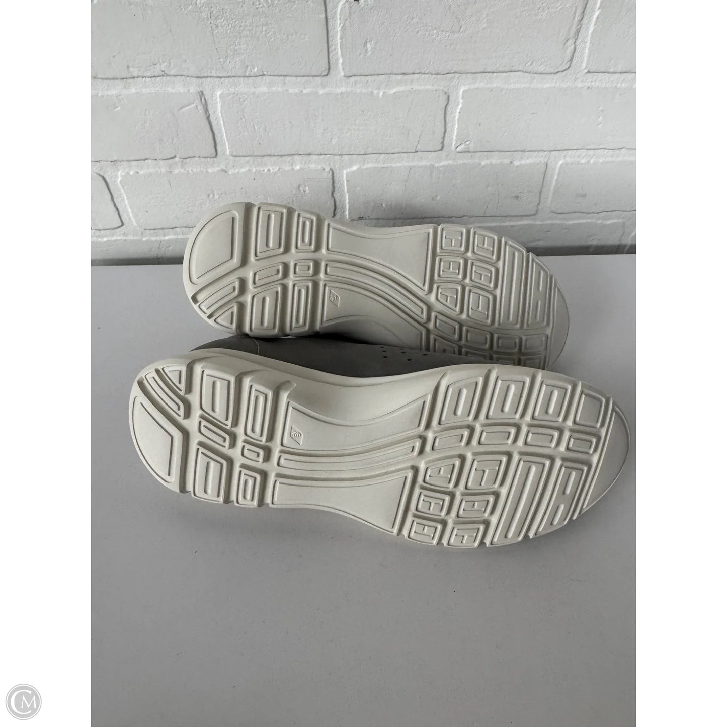 Shoes Flats By Clothes Mentor In Grey, Size: 9