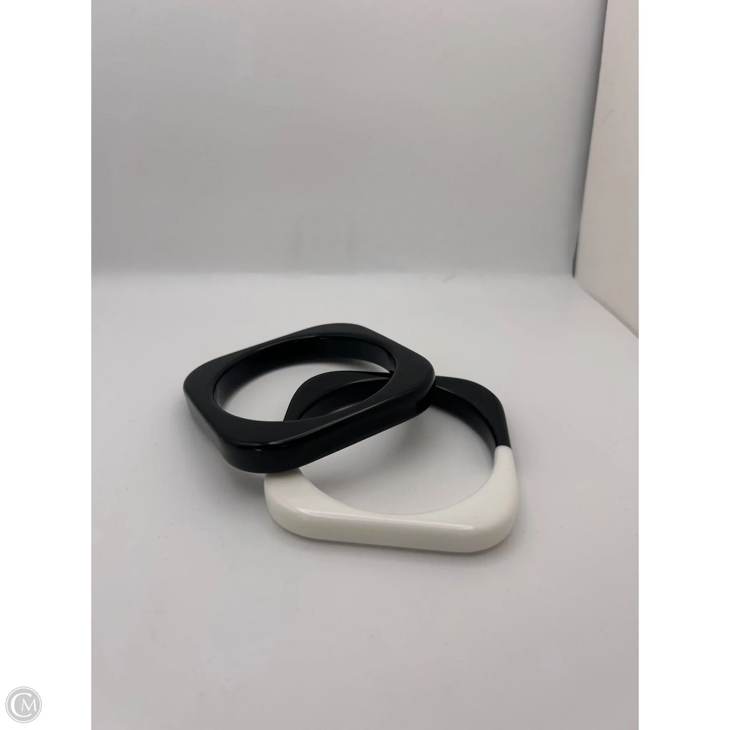 Bracelet Bangle By Clothes Mentor, Size: 02 Piece Set