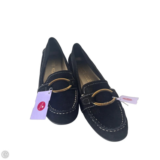 Shoes Flats By Anne Klein In Black & Gold, Size: 7