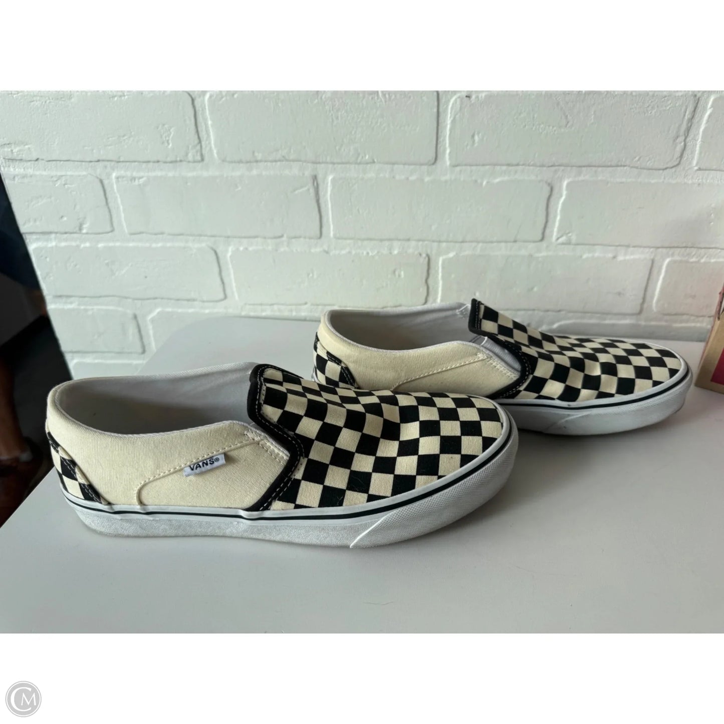 Shoes Sneakers By Vans In Black & Cream, Size: 9.5