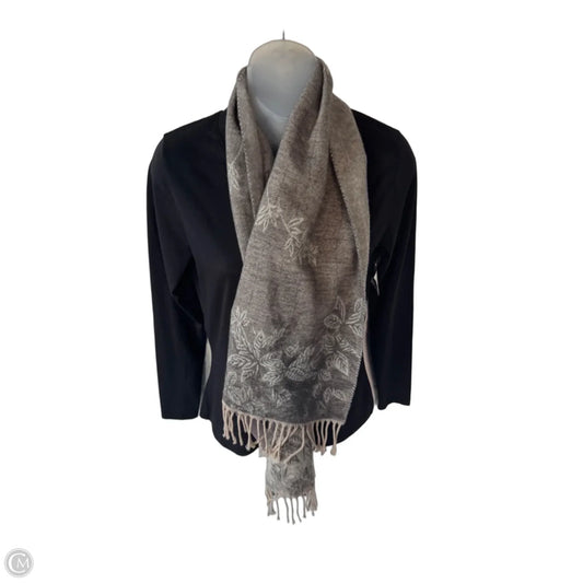 Scarf Winter By Clothes Mentor In Green & Tan
