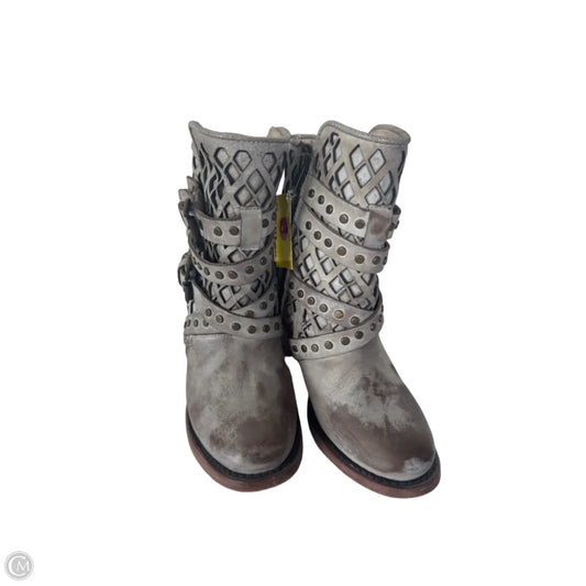 Boots Ankle Heels By Freebird In Grey, Size: 6