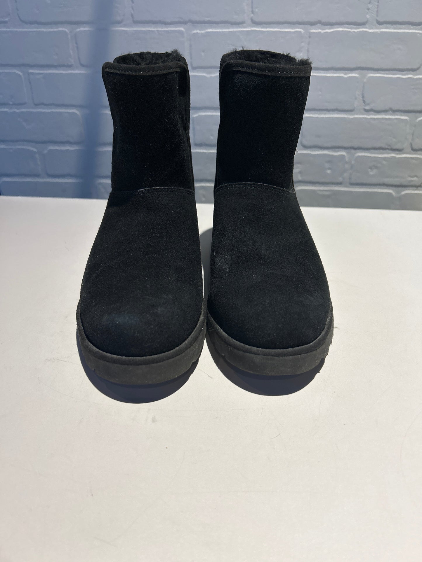 Boots Designer By Ugg In Black, Size: 8