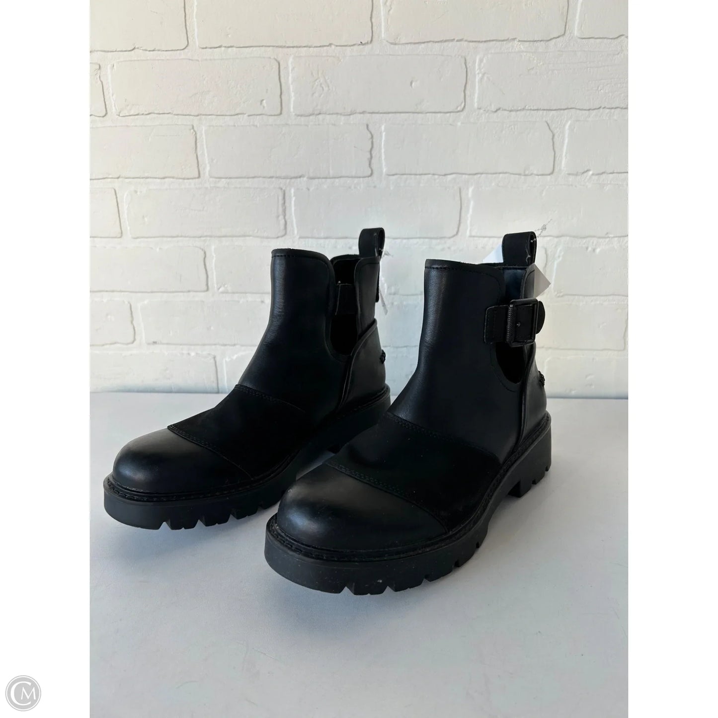 Boots Designer By Ugg In Black, Size: 10