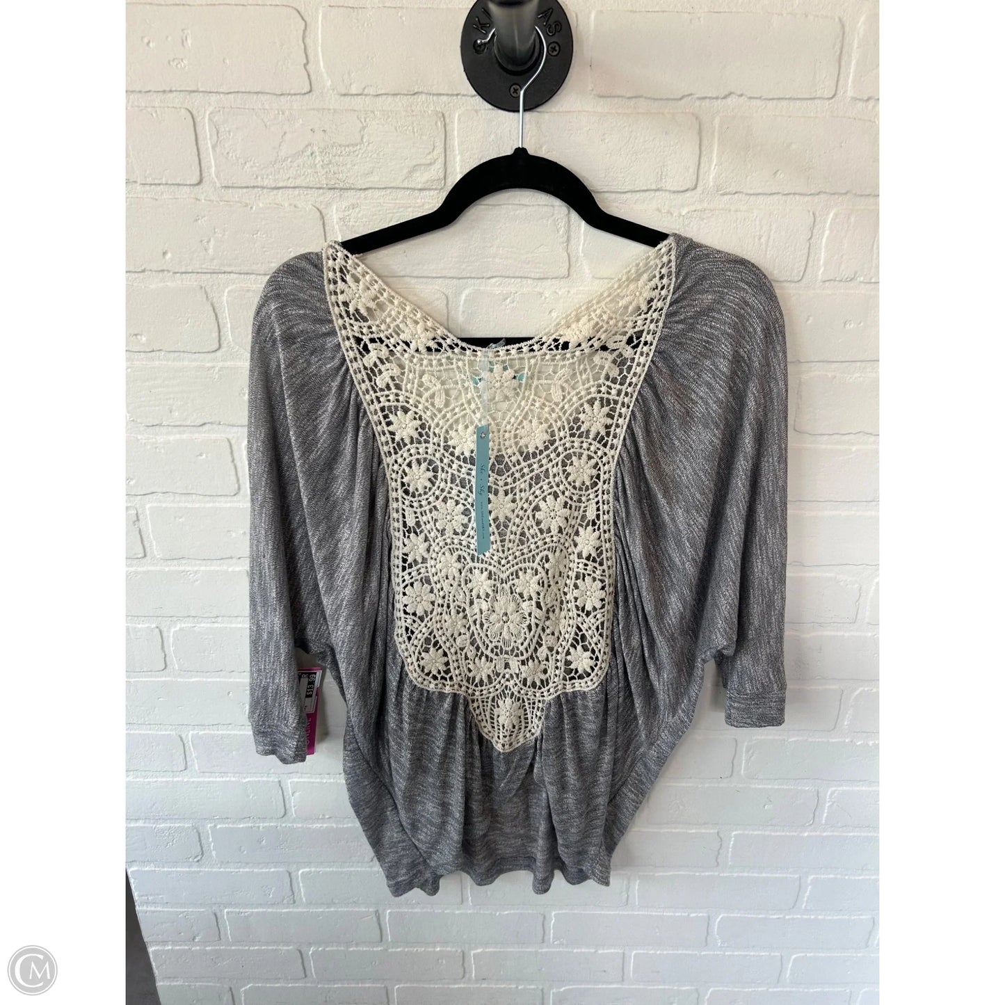 Top 3/4 Sleeve By She + Sky In Grey & Tan, Size: M
