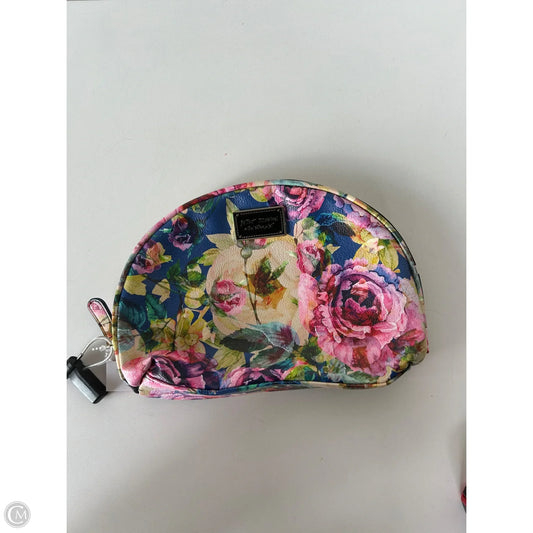 Makeup Bag By Betsey Johnson, Size: Medium