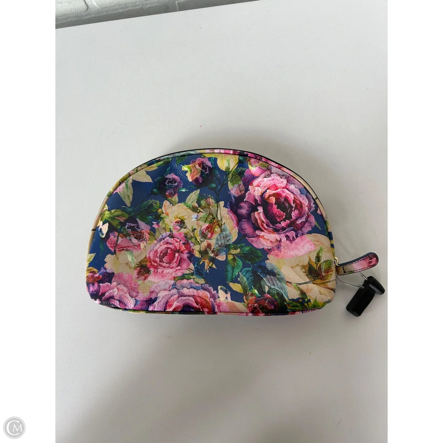 Makeup Bag By Betsey Johnson, Size: Medium