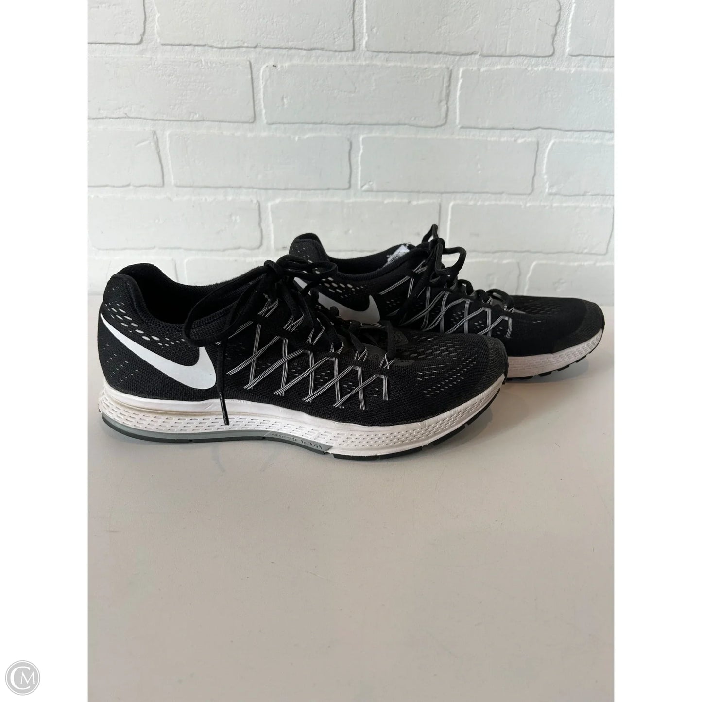 Shoes Athletic By Nike In Black & White, Size: 10