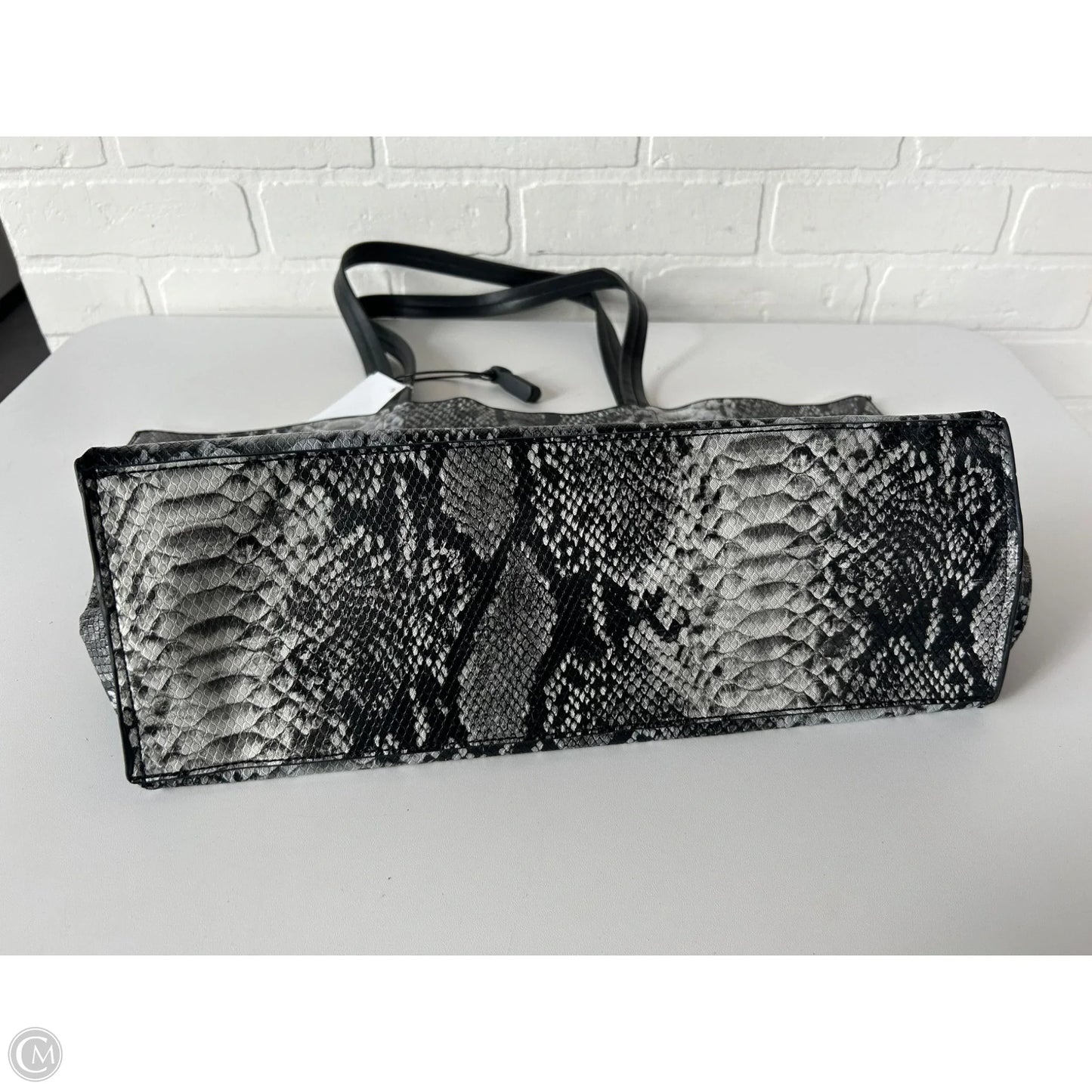 Tote By Clothes Mentor, Size: Medium