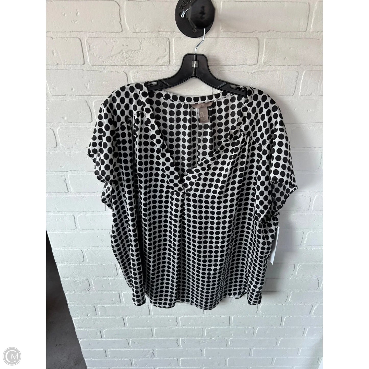 Top Short Sleeve By H&m In black & grey, Size: 3x