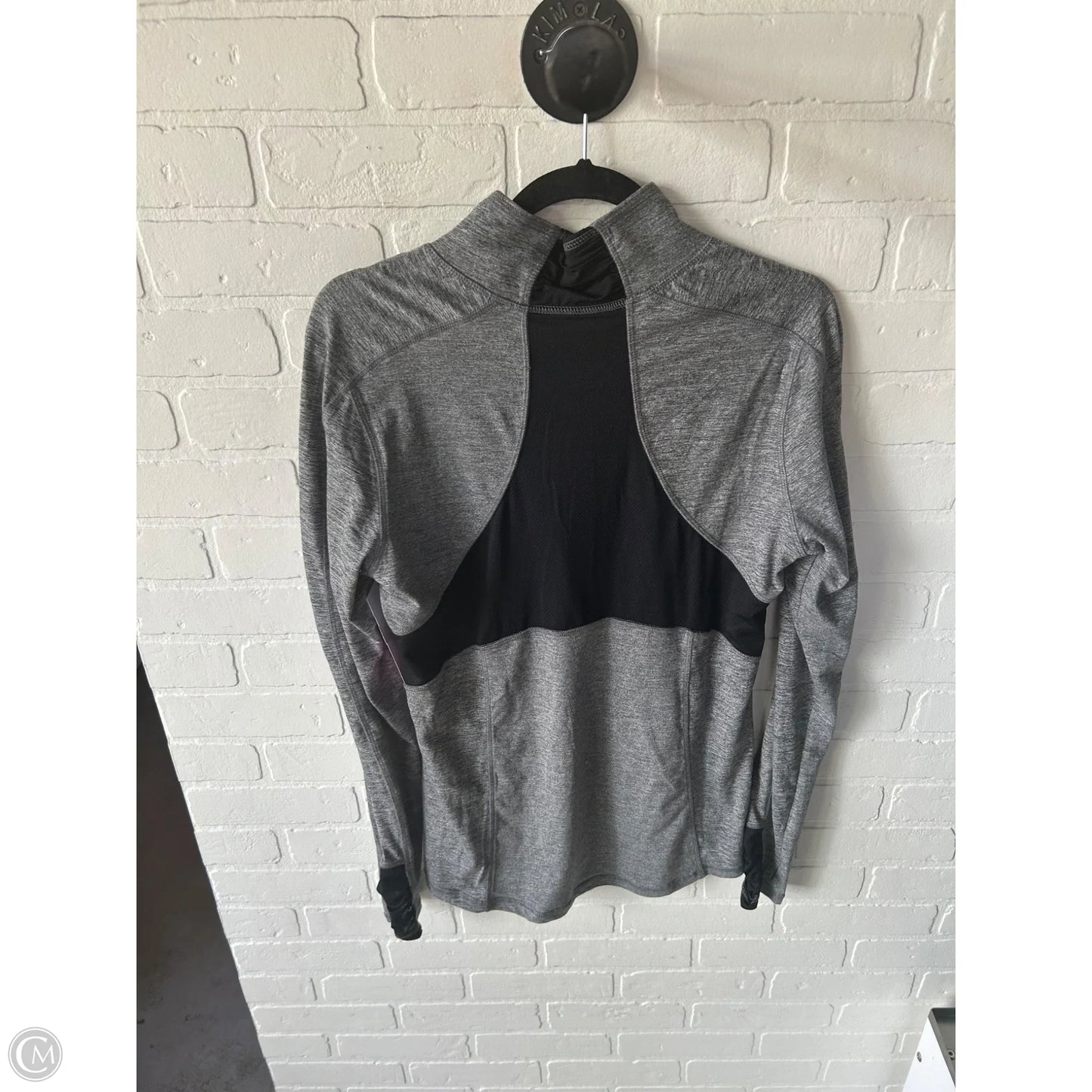 Athletic Top Long Sleeve Collar By Layer 8 In Grey, Size: L