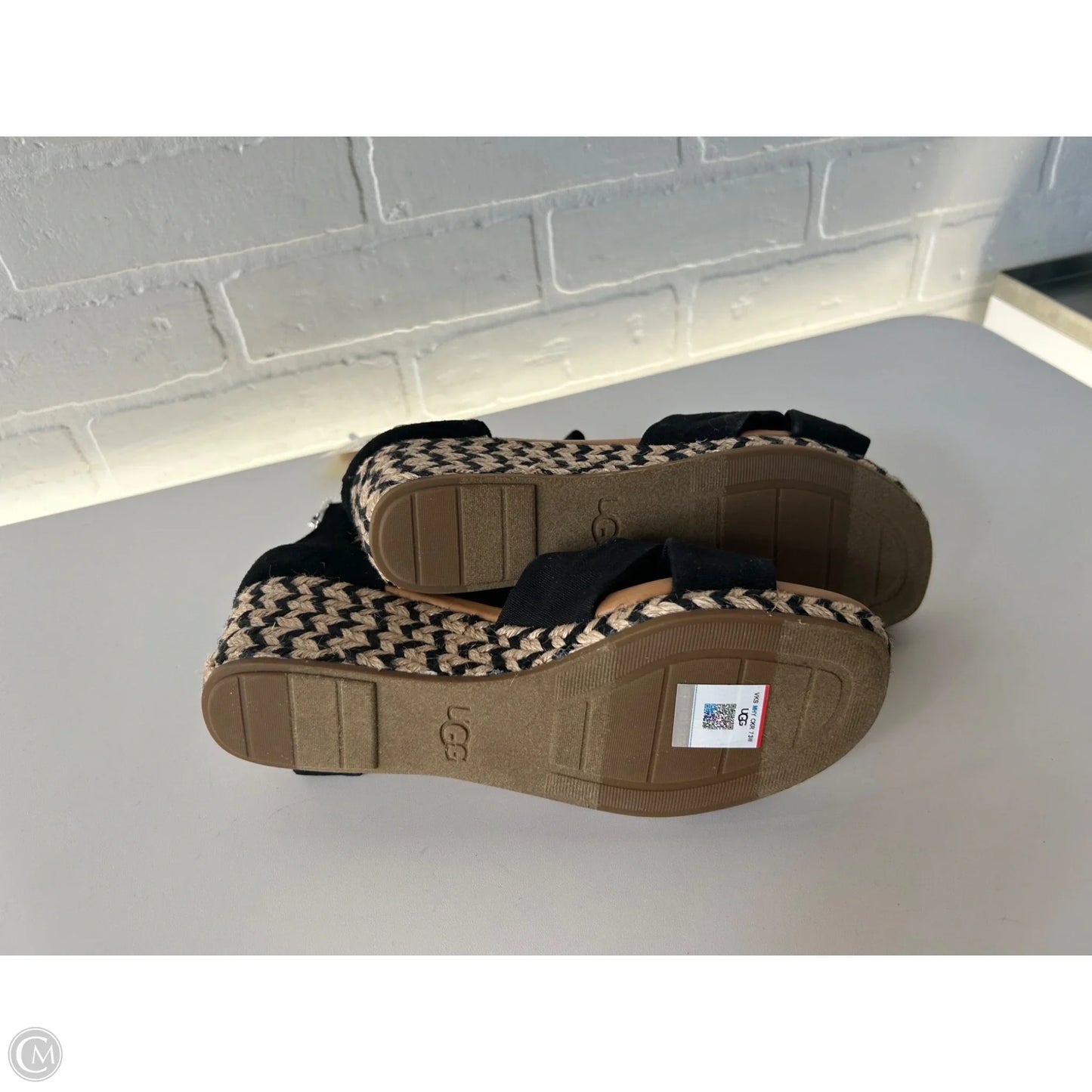 Sandals Designer By Ugg In Black & Tan, Size: 8