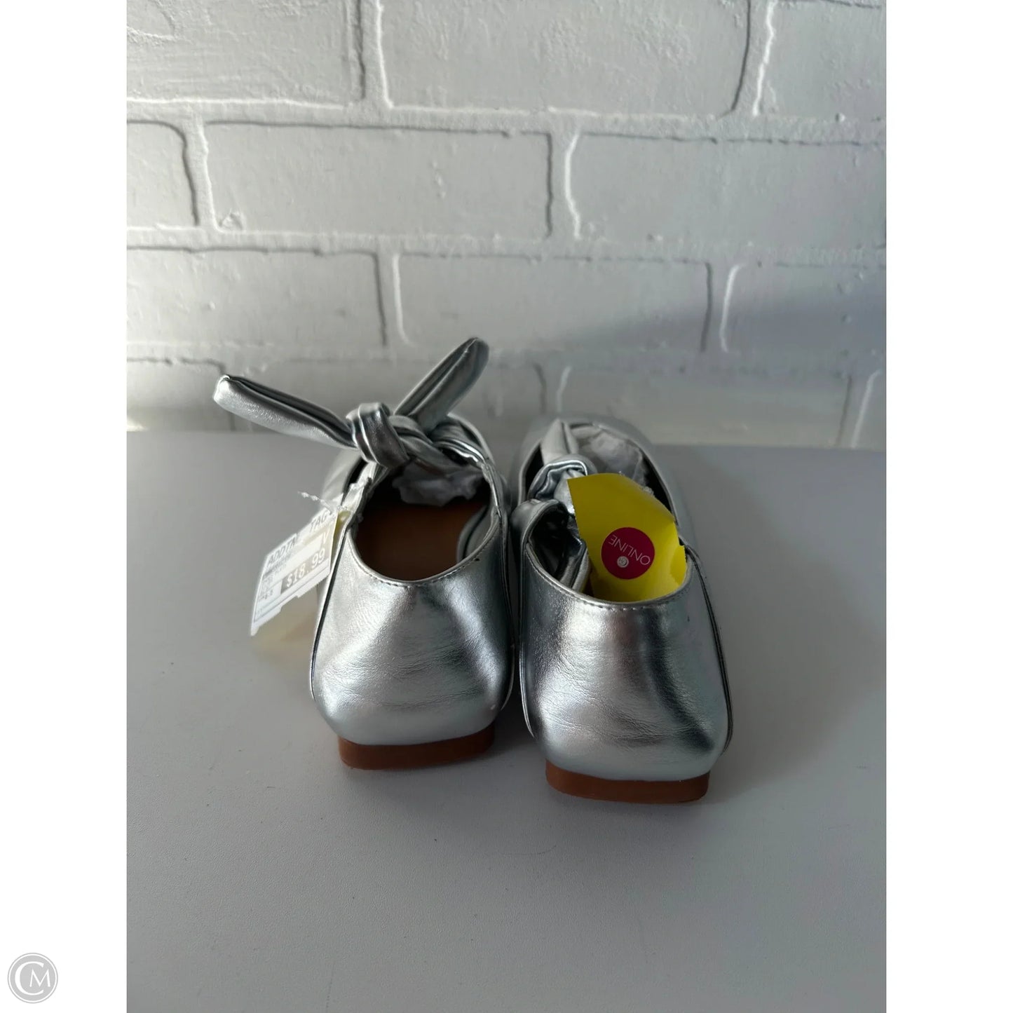 Shoes Flats By Clothes Mentor In Silver, Size: 6.5